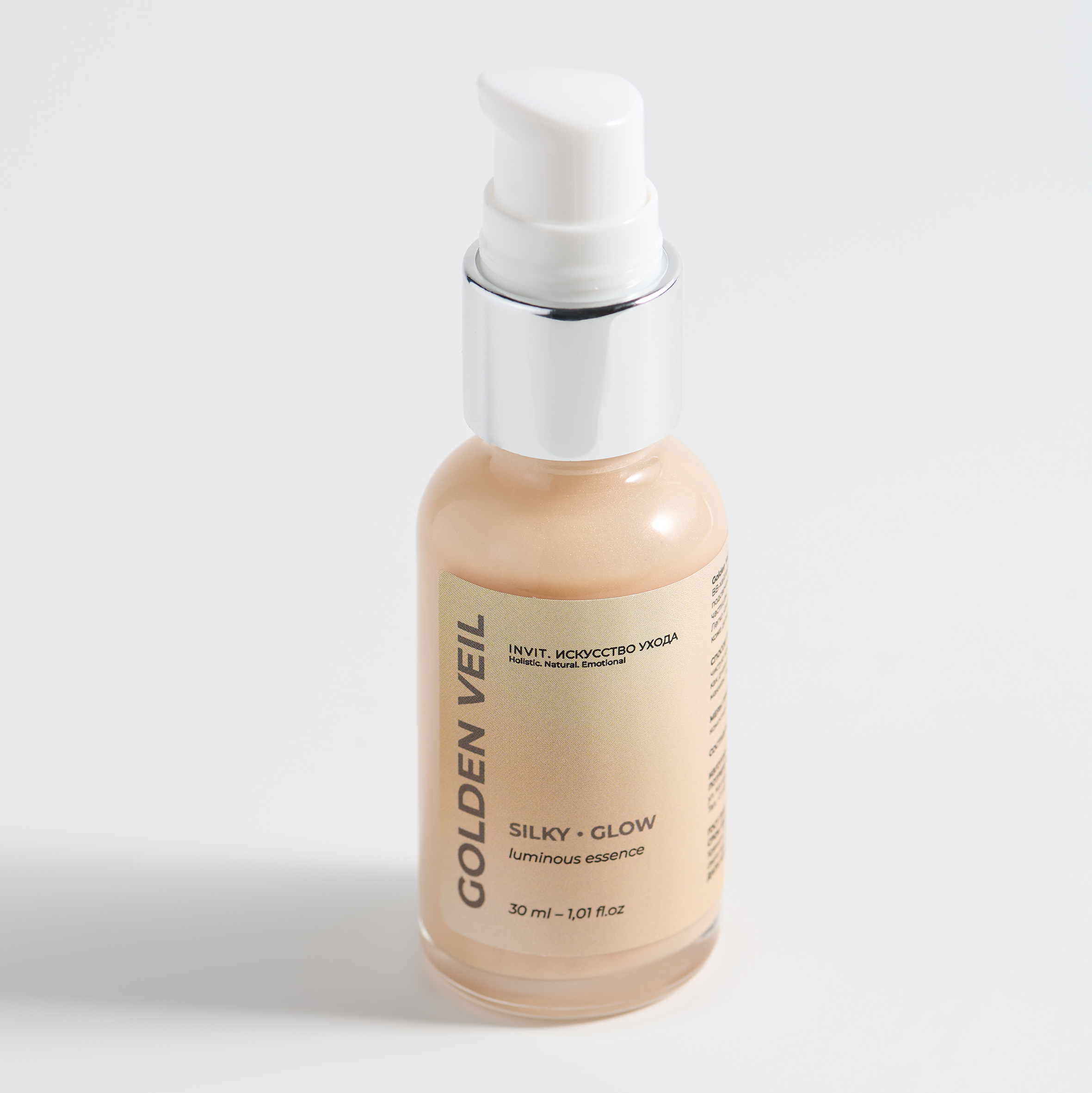 Фото Сияющая эссенция с эффектом BB-хайлайтера и уходовой сыворотки Golden Veil Luminous Essence, 30 мл