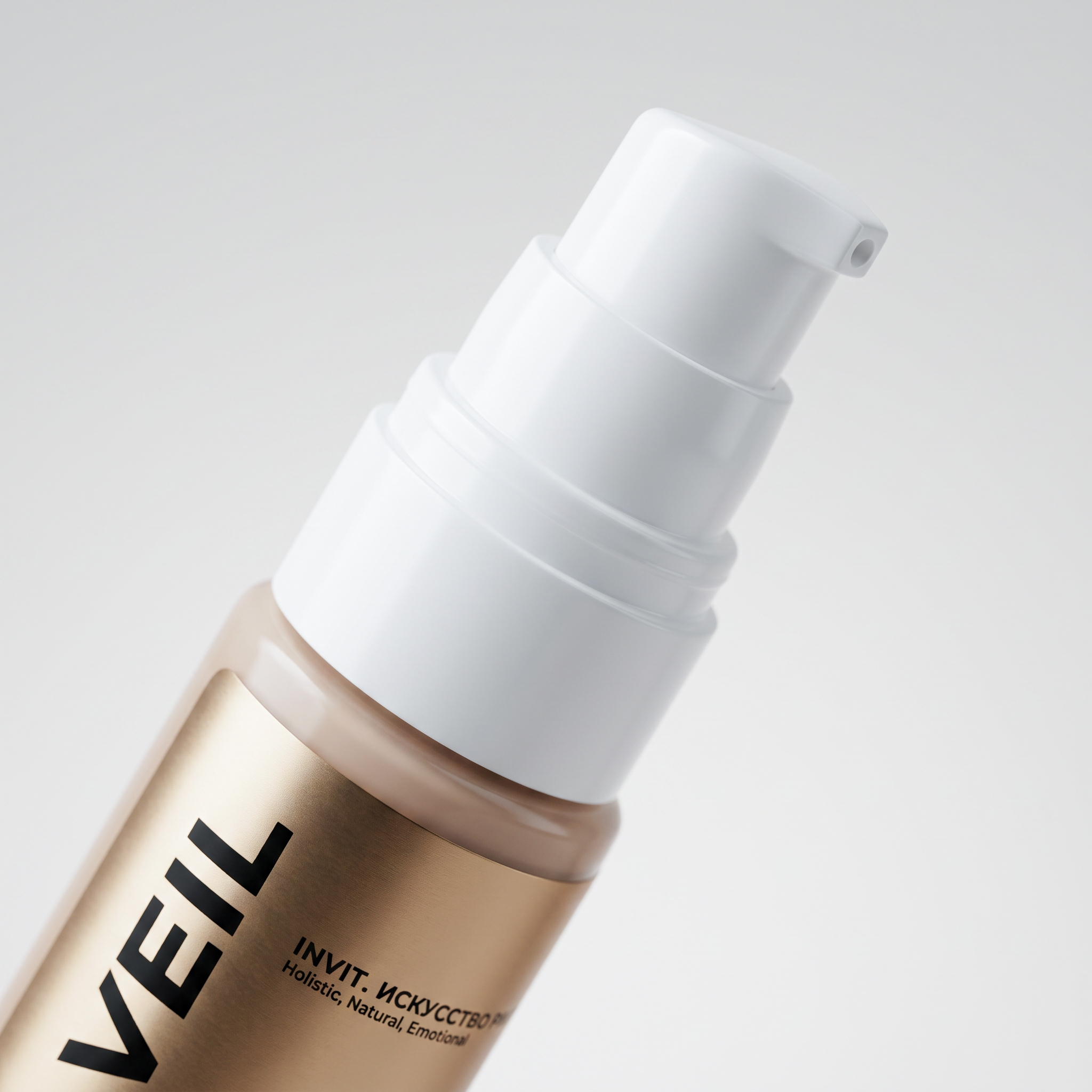 Фото Сияющая эссенция с эффектом BB-хайлайтера и уходовой сыворотки Golden Veil Luminous Essence, 30 мл