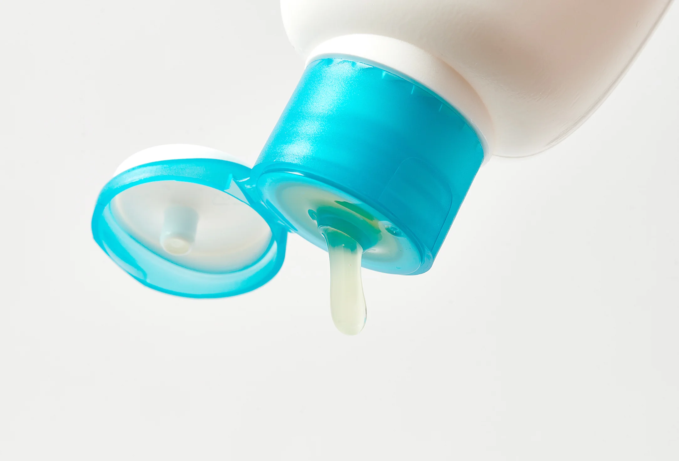 Фото Шампунь Октопирокс  для ухода за чувствительной кожи головы, устранения перхоти и раздражения Польза, 150 мл