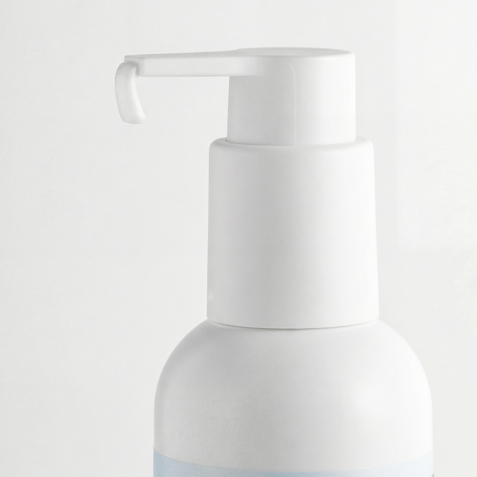 Фото Бальзам-кондиционер для всех типов волос с церамидами, пептидами, 200 мл