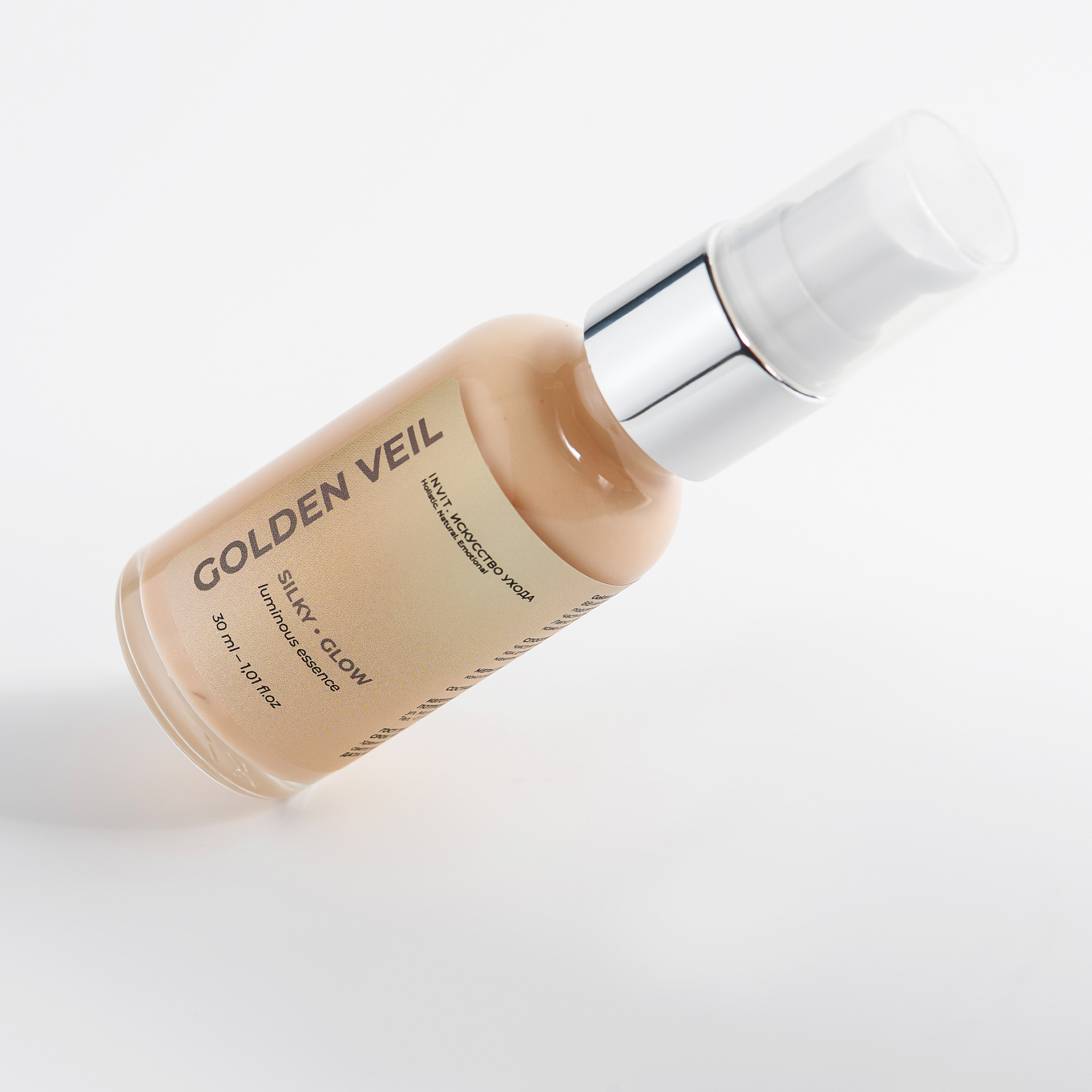 Фото Сияющая эссенция с эффектом BB-хайлайтера и уходовой сыворотки Golden Veil Luminous Essence