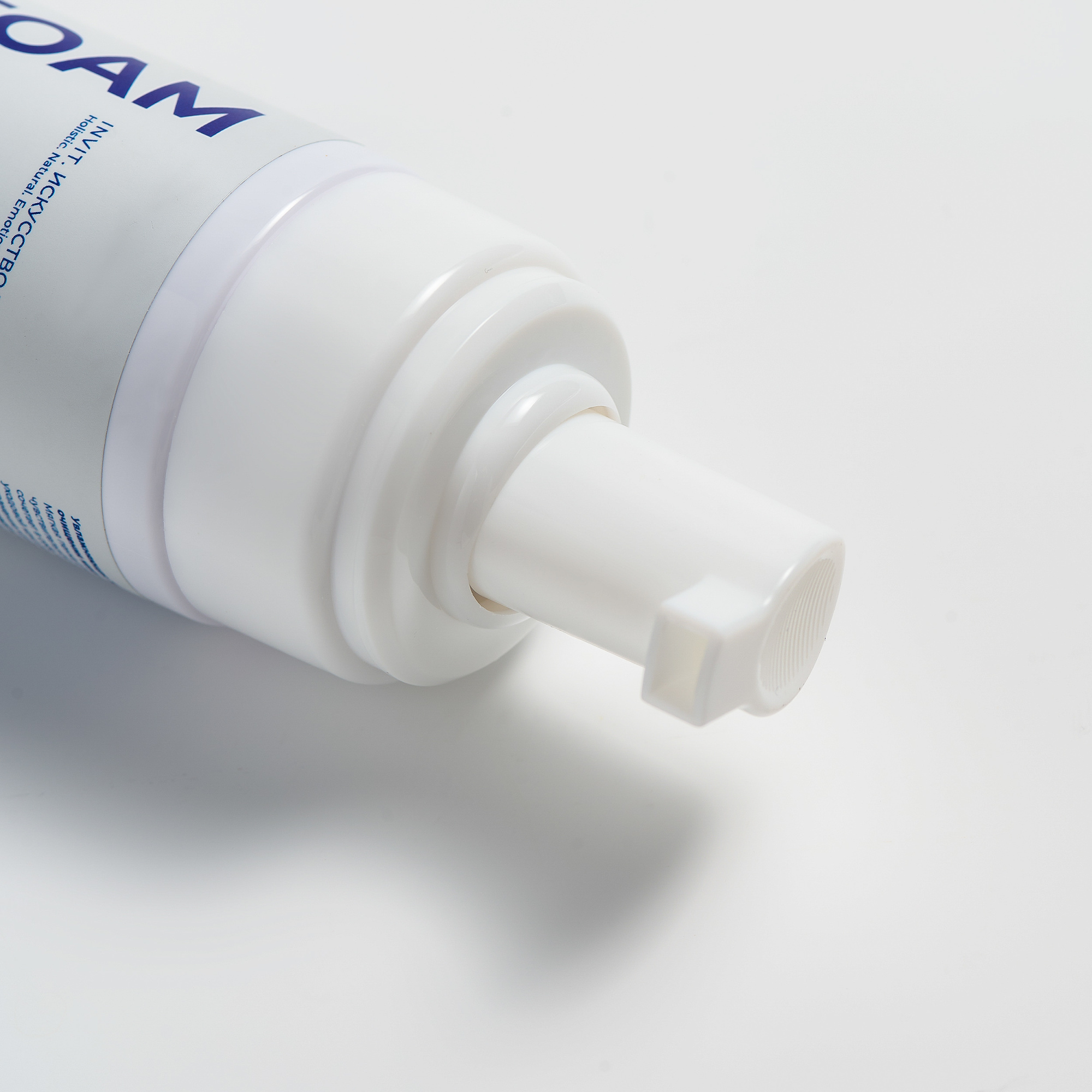 Фото Увлажняющая пенка с церамидами и аминокислотами для деликатного очищения кожи CERA FOAM