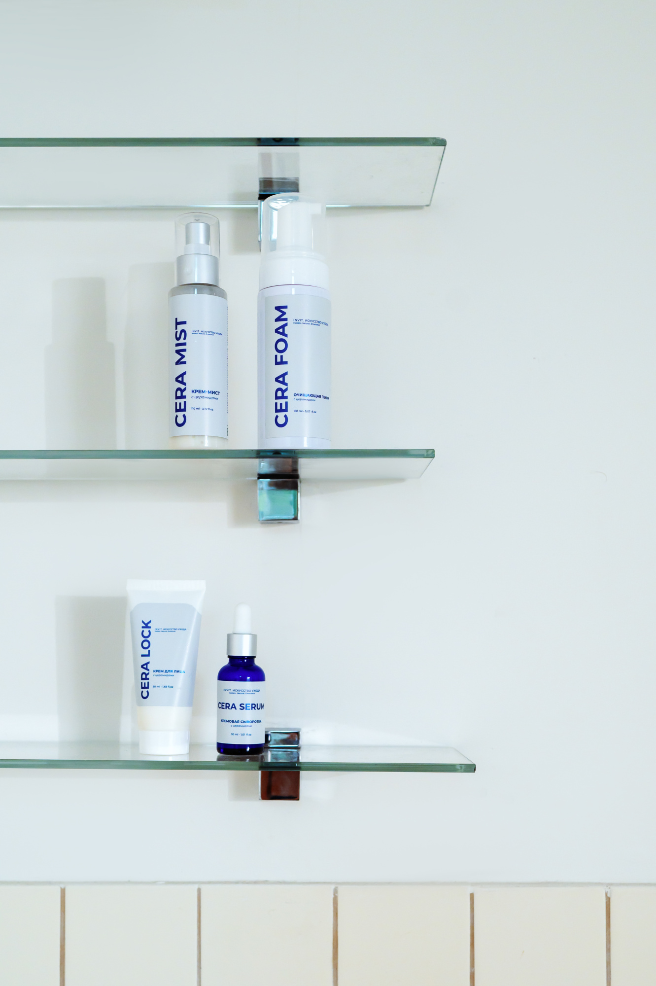 Фото Увлажняющая пенка с церамидами и аминокислотами для деликатного очищения кожи CERA FOAM