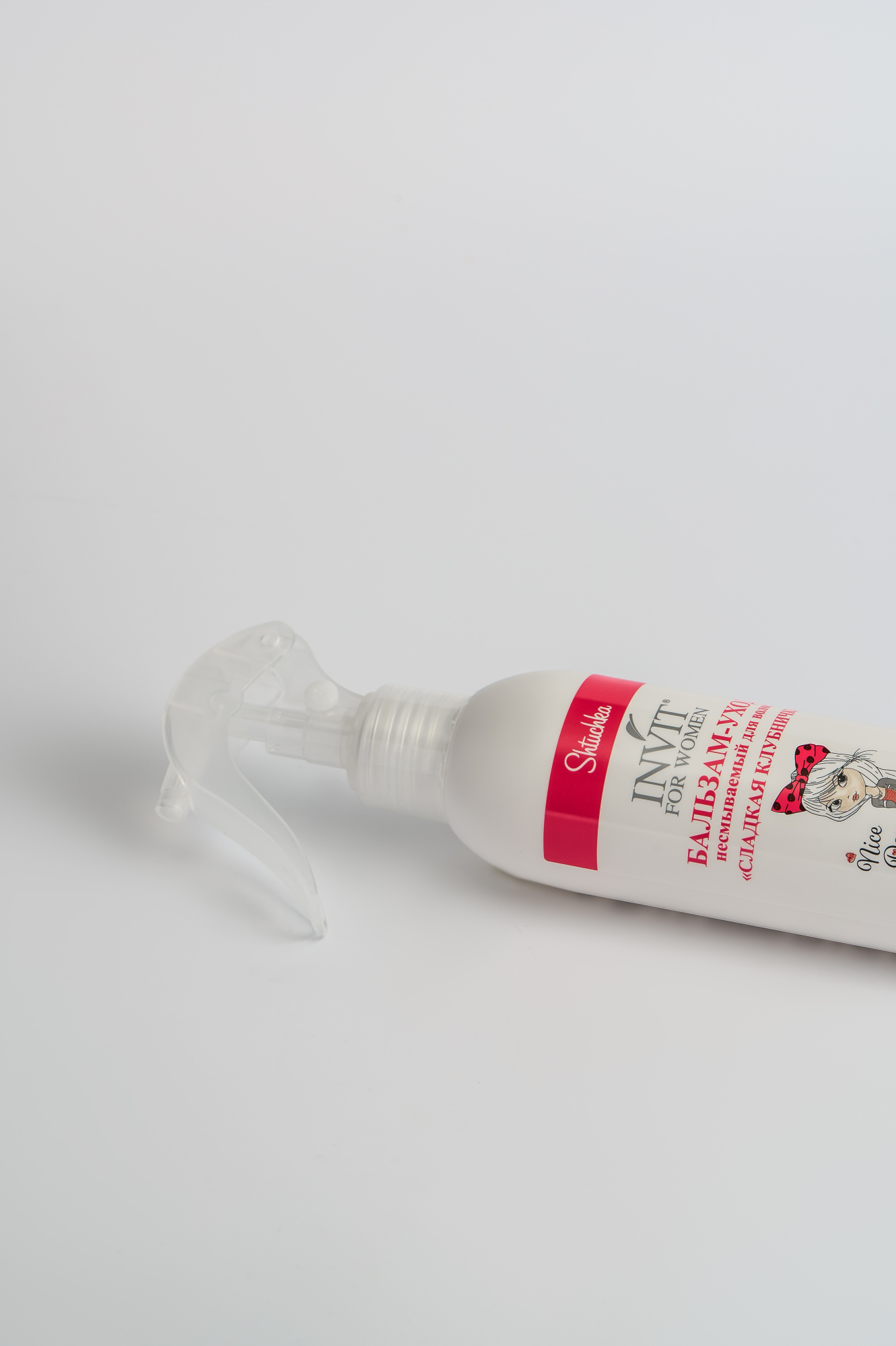 Фото Лёгкий leave-in несмываемый бальзам для волос Shtuchka «СЛАДКАЯ КЛУБНИЧКА» с экстрактом клубники и комплексом аминокислот, 200 мл